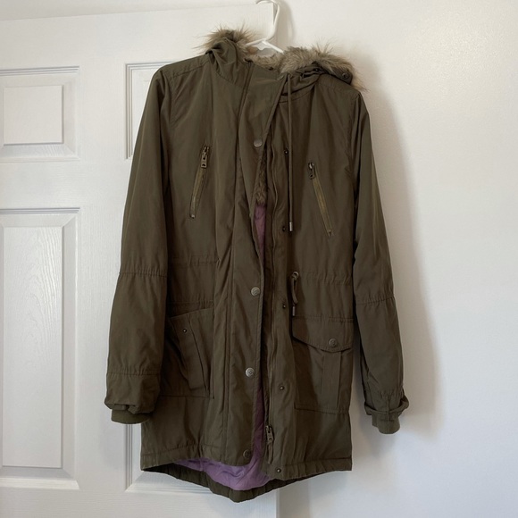 • Aeropostale army green faux fur lined coat • - Picture 3 of 8